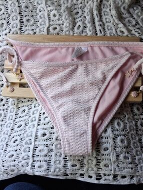 NWT! Light Pink & White Textured Bikini Bottoms